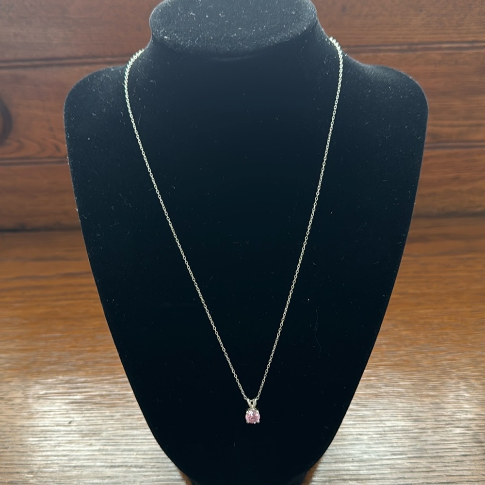 🌸Sterling silver 18” necklace with light pink topaz stone.